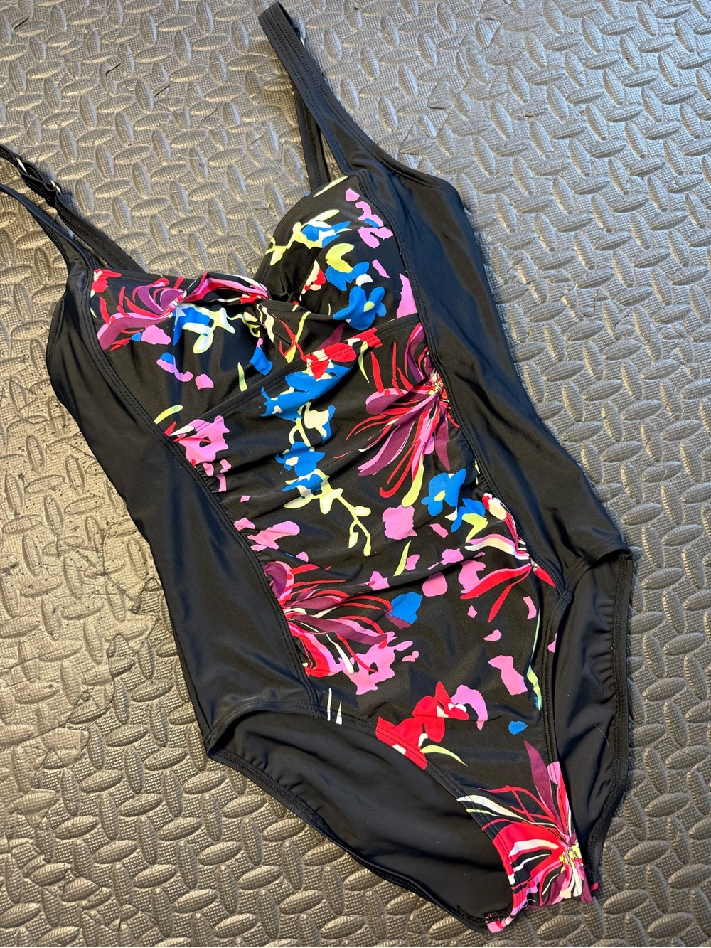 dip Black Floral One-Piece Figure Flattering Swimsuit Size Medium
